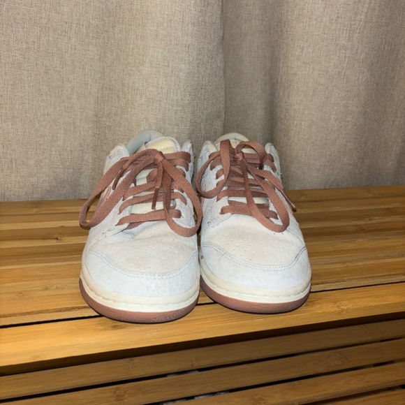 Nike Dunk Low Premium Fossil Rose - Picture 2 of 5